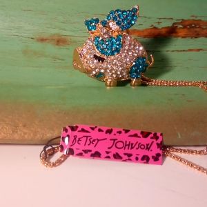 Flying pig betsey johnson necklace